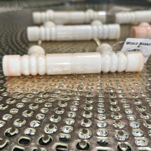 6 world market drawers pulls new tags. Very pretty ivory/ white faux stone look